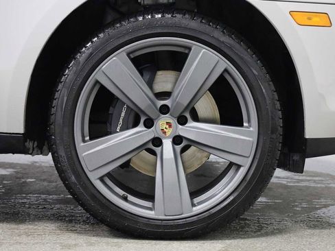 Certified 2025 Porsche Macan image 12