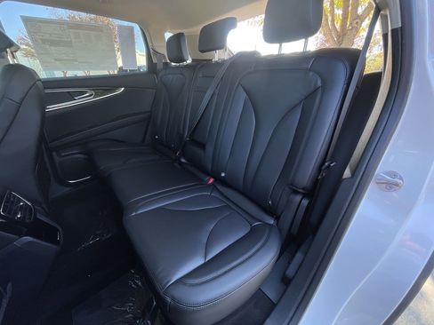 Used 2021 Lincoln Nautilus FWD w/ Equipment Group 101A image 28