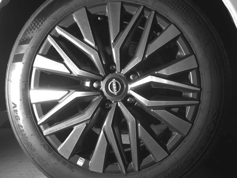 Used 2025 Nissan Altima 2.5 SV FWD image 15