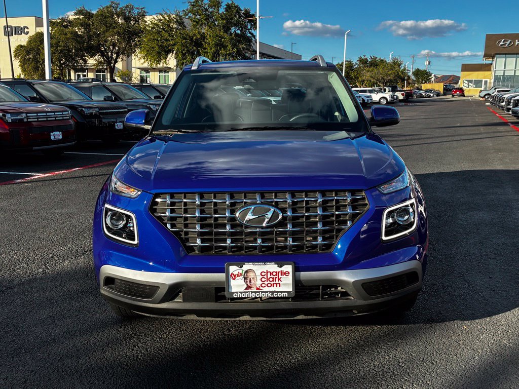 Used 2025 Hyundai Venue Limited FWD image 8