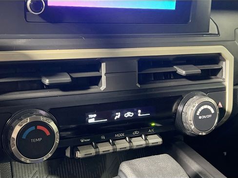 Used 2025 Toyota Tacoma SR AWD/4WD image 27