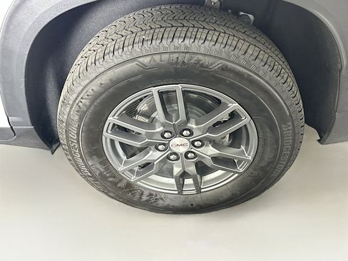 Used 2025 GMC Acadia Elevation image 11