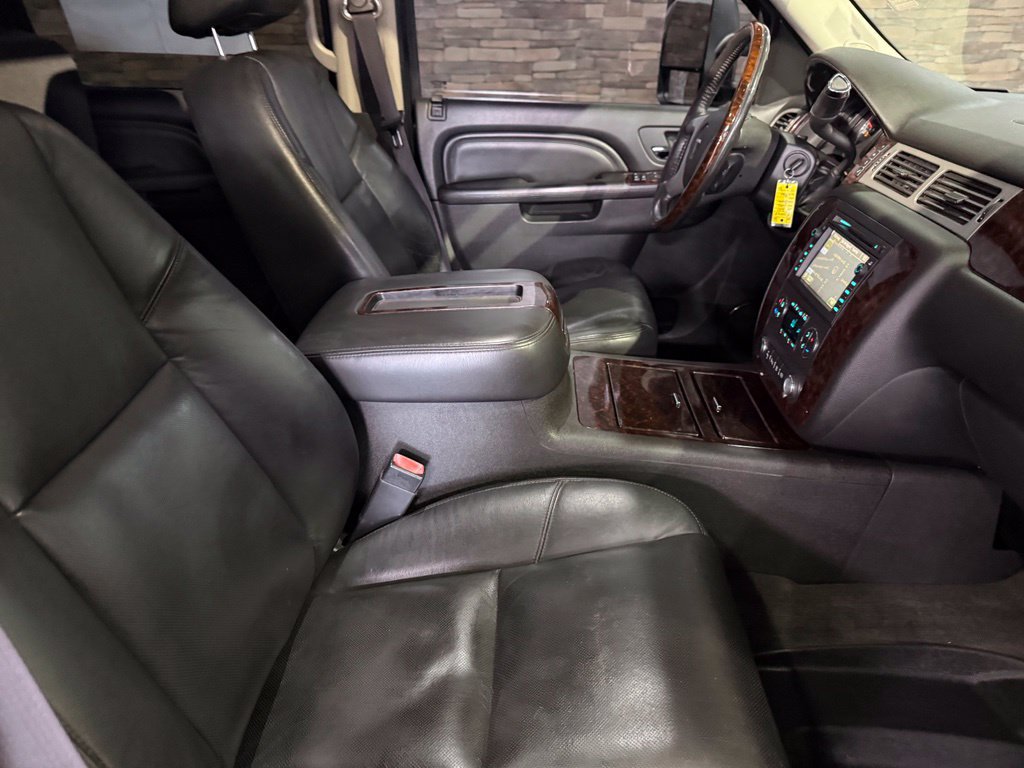 Used 2011 GMC Sierra 2500 Denali w/ Suspension Package, Off-Road AWD/4WD image 25
