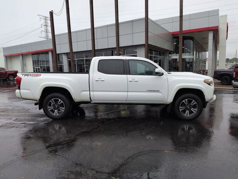 Used 2016 Toyota Tacoma TRD Sport w/ Premium & Technology Package AWD/4WD image 6