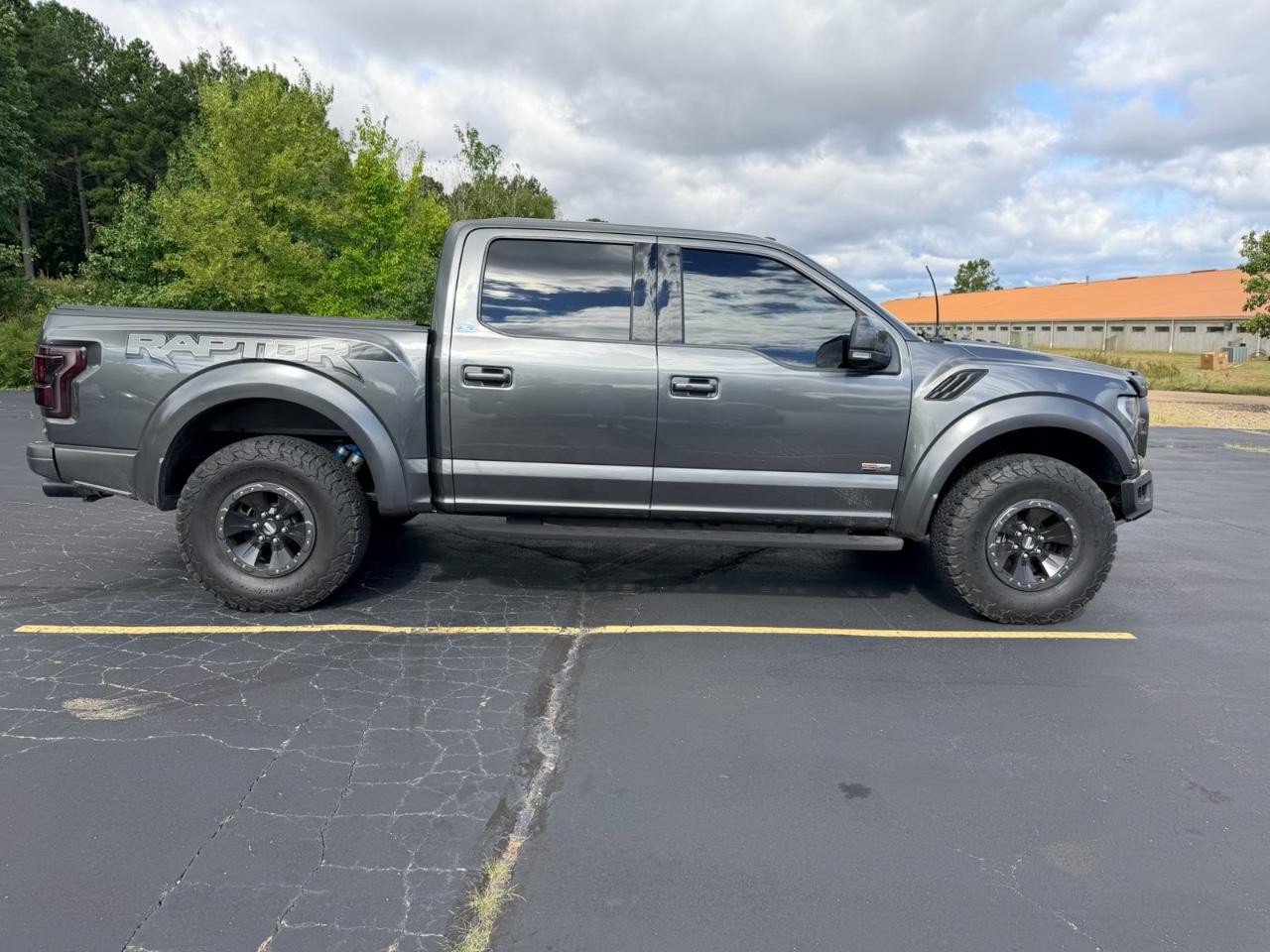 Used 2018 Ford F150 Raptor w/ Equipment Group 802A Luxury AWD/4WD image 2