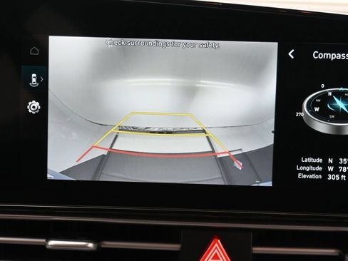 Used 2025 Hyundai Elantra SEL FWD image 17