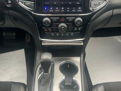 Used 2020 Jeep Grand Cherokee Altitude AWD/4WD image 18