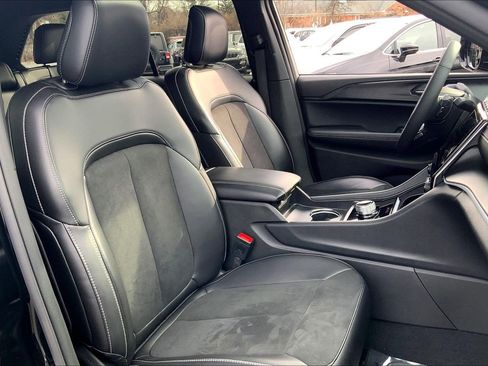 Certified 2025 Jeep Grand Cherokee Altitude image 7