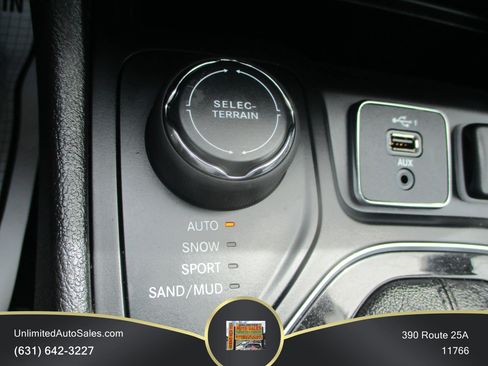 Used 2019 Jeep Cherokee Limited AWD/4WD image 12