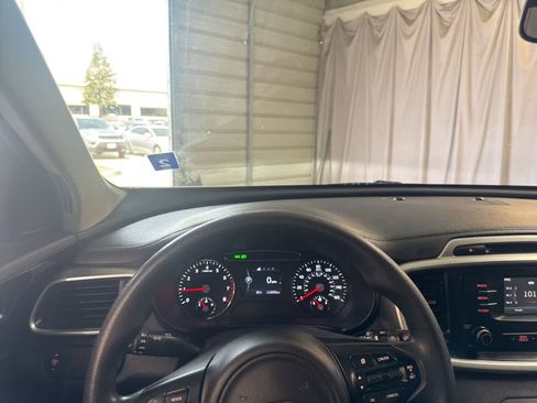Used 2017 Kia Sorento LX image 21