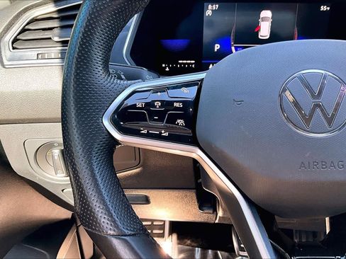 Certified 2023 Volkswagen Tiguan SE R-Line image 23