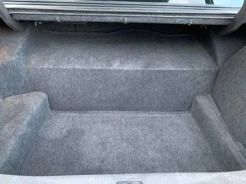 Used 2005 Lincoln Town Car Signature image 15