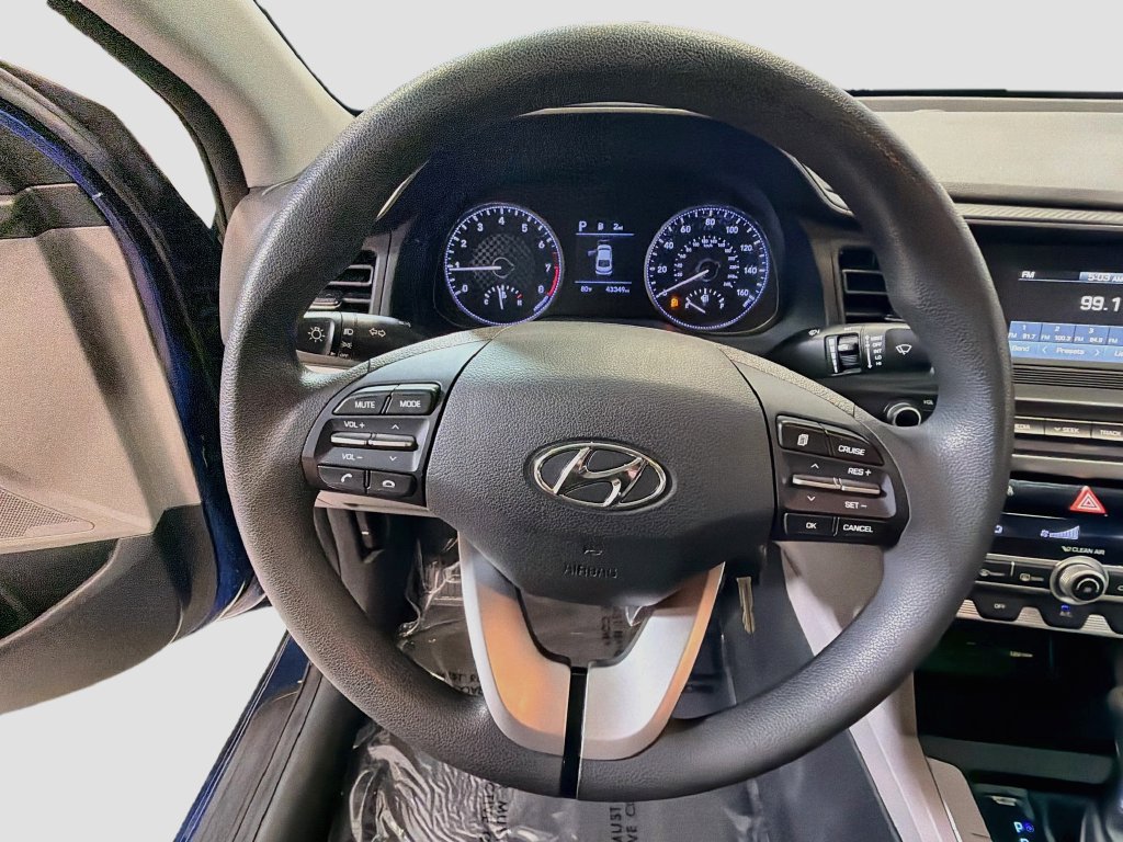 Used 2020 Hyundai Elantra SE FWD image 13