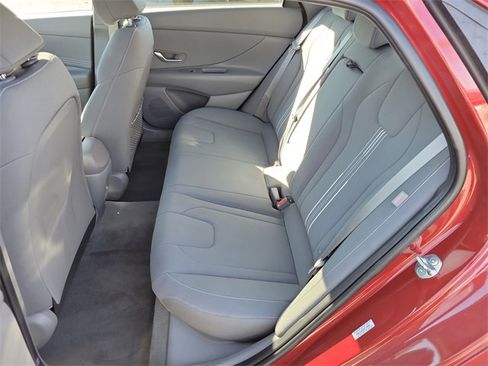 Used 2024 Hyundai Elantra SEL w/ Convenience Package image 21