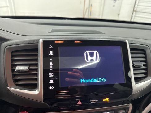 Used 2017 Honda Pilot Touring image 12