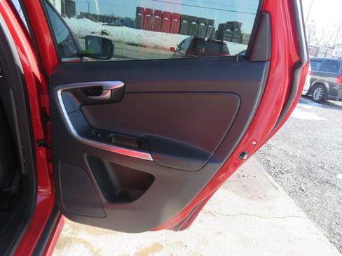 Used 2015 Volvo XC60 T6 R-Design image 23