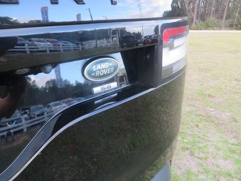 Used 2018 Land Rover Discovery SE image 9