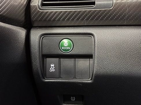 Used 2017 Honda Accord Sport image 11