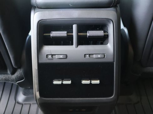 Certified 2025 Porsche Macan 4 Electric AWD/4WD image 25