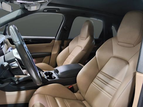 Used 2020 Porsche Cayenne AWD/4WD image 11