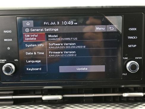Used 2022 Kia Carnival LX FWD image 24