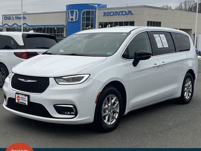 Used 2024 Chrysler Pacifica Touring-L