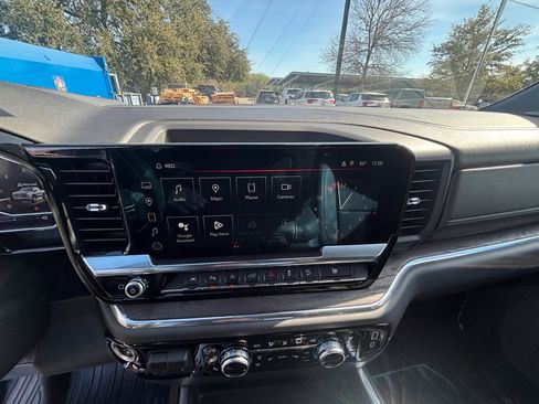 Used 2024 GMC Sierra 1500 SLT image 8