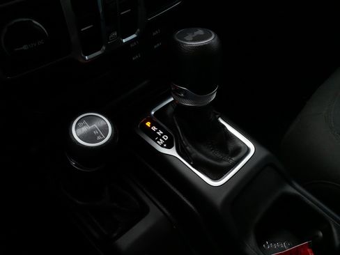 Used 2022 Jeep Wrangler Unlimited Sport image 24