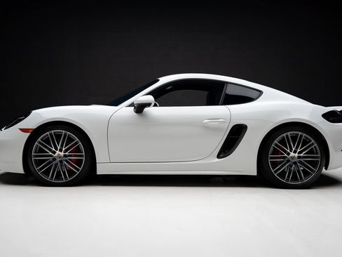 Used 2025 Porsche 718 Cayman GTS RWD image 17