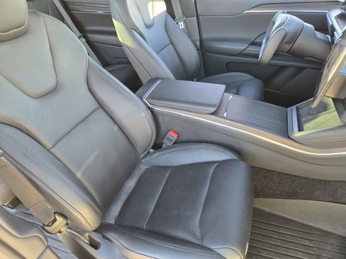 Used 2023 Tesla Model X image 7