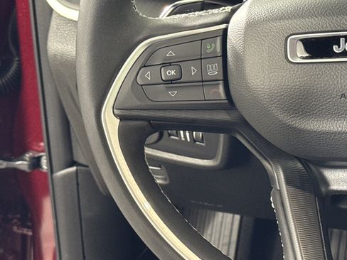 New 2025 Jeep Grand Cherokee Altitude image 17