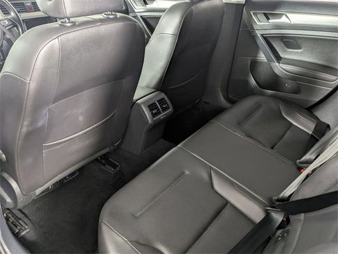 Used 2015 Volkswagen Golf SE image 25