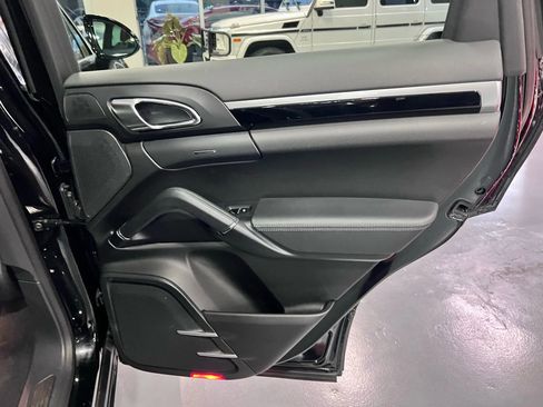 Used 2016 Porsche Cayenne image 27