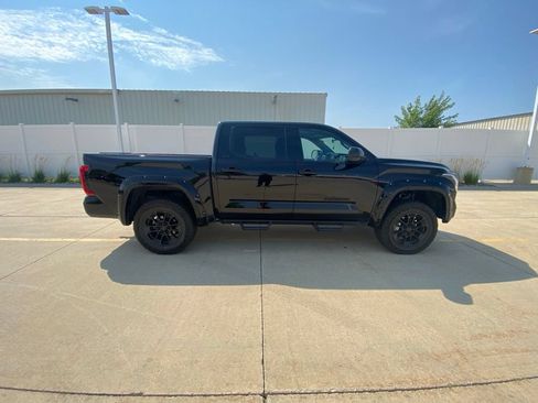 Used 2025 Toyota Tundra SR5 w/ SR5 Premium Package AWD/4WD image 11