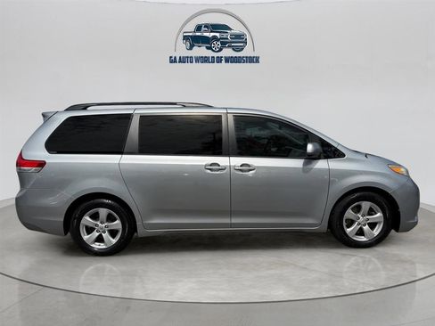 Used 2014 Toyota Sienna LE image 12