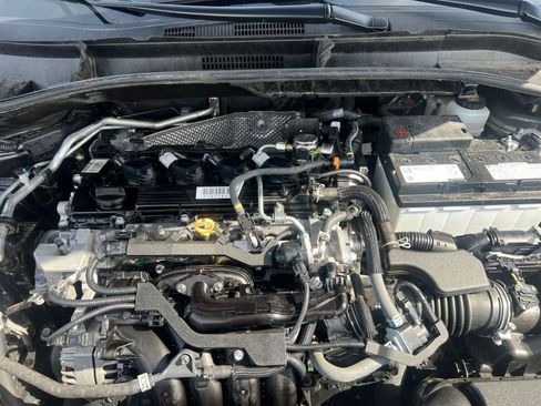 Used 2025 Toyota Corolla Cross LE image 32