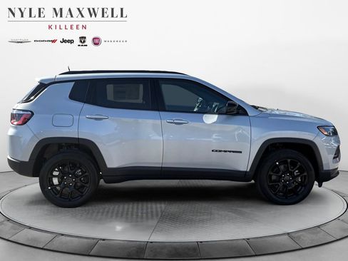New 2026 Jeep Compass Latitude image 17