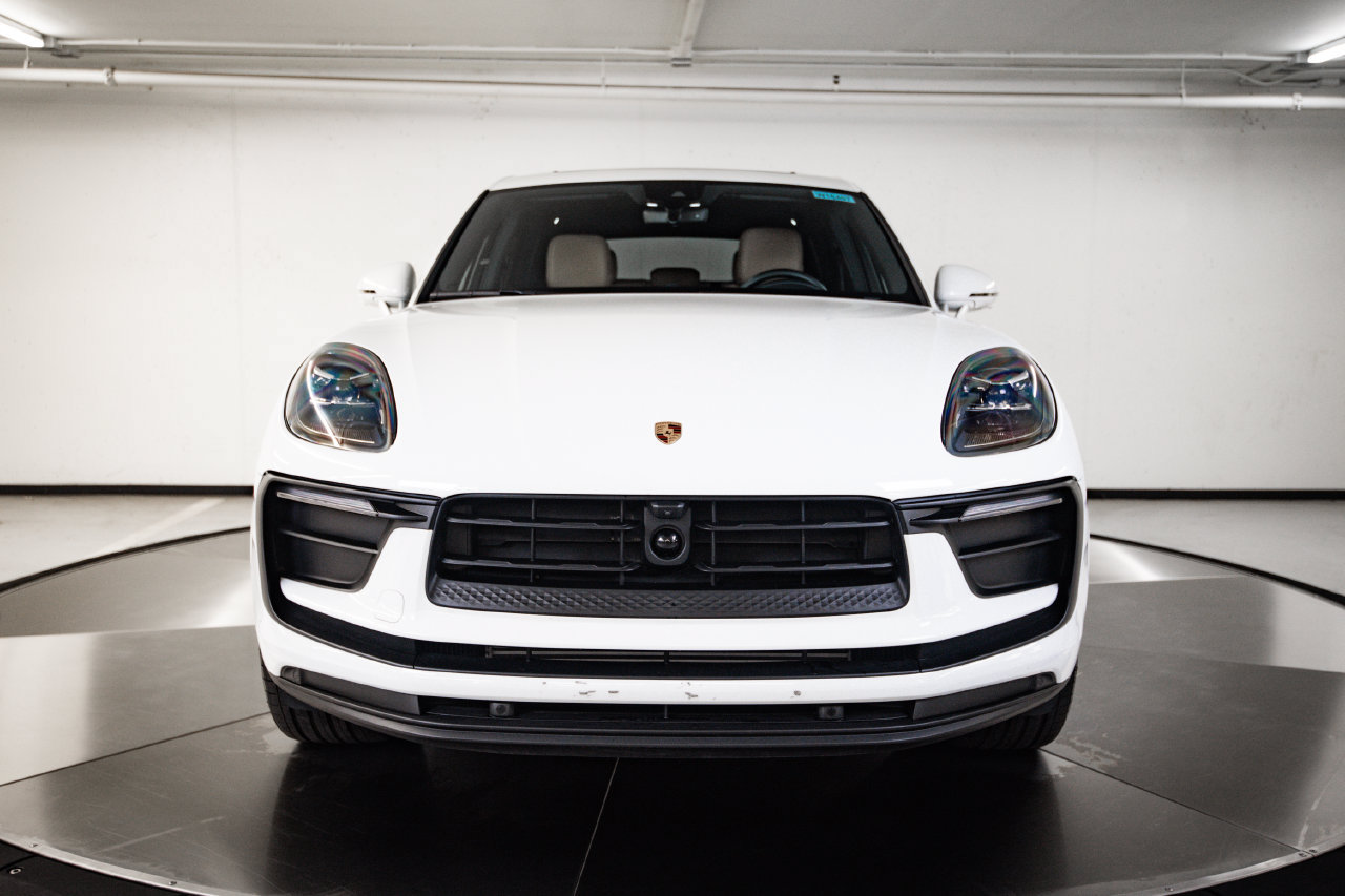 Certified 2026 Porsche Macan AWD/4WD image 10