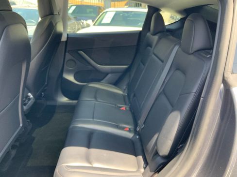 Used 2022 Tesla Model Y Long Range AWD/4WD image 18