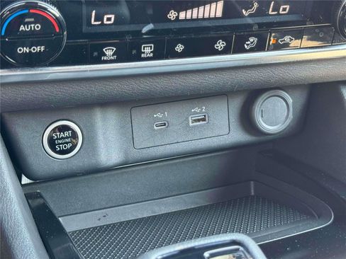 Used 2023 Nissan Rogue SV image 30