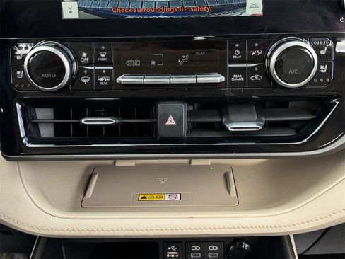 Used 2023 Toyota Highlander Limited image 17