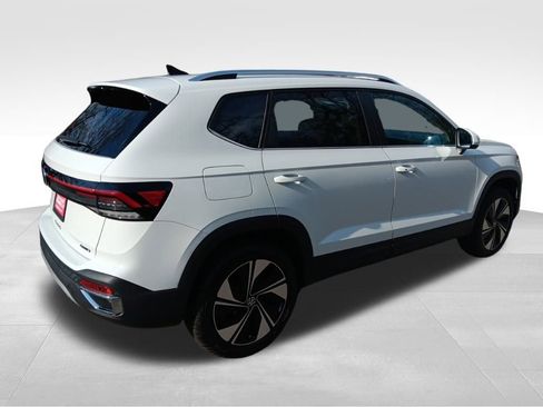 New 2025 Volkswagen Taos SE image 5