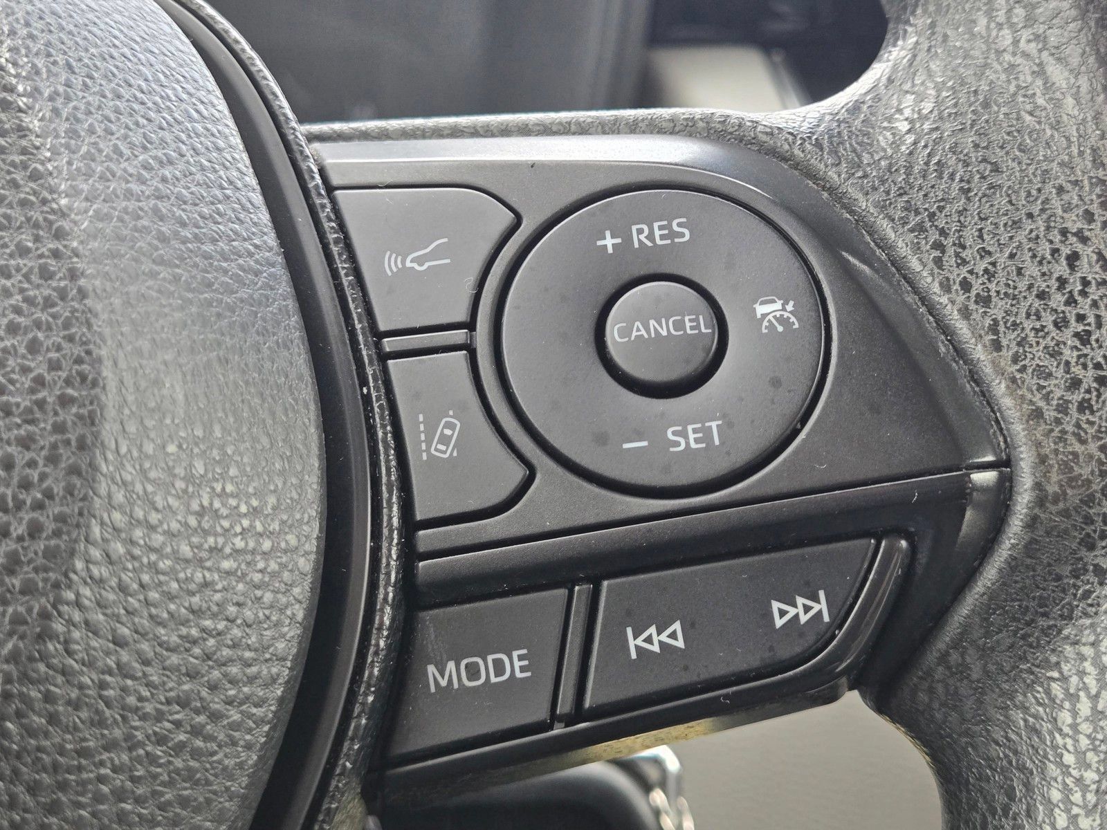 Used 2020 Toyota Corolla LE w/ Carpet Mat Package (TMS) FWD image 27