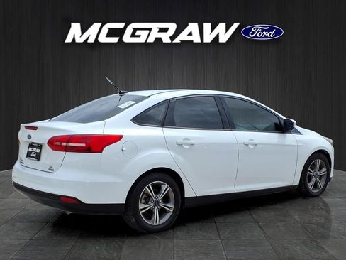 Used 2018 Ford Focus SE w/ SE Appearance Package FWD image 7