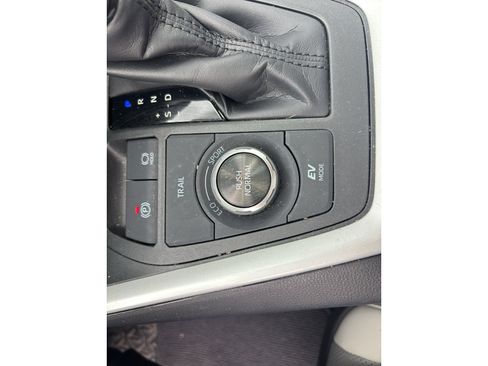 Used 2020 Toyota RAV4 Limited image 8