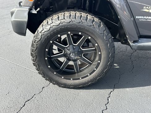 Used 2014 Jeep Wrangler Unlimited Sahara w/ Max Tow Package image 11