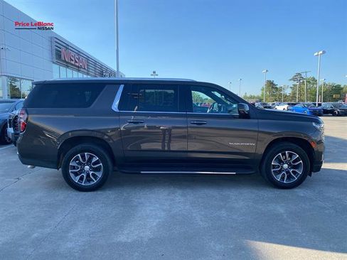 Used 2021 Chevrolet Suburban LT w/ LT Signature Package image 5