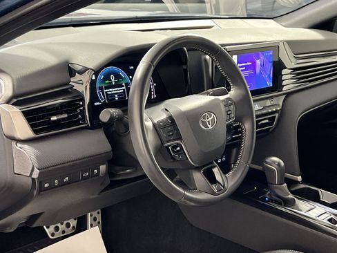 Used 2025 Toyota Camry SE AWD/4WD image 16
