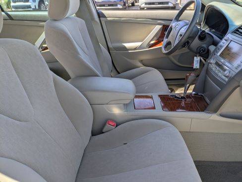 Used 2011 Toyota Camry XLE w/ SE/XLE Extra-Value Pkg image 11