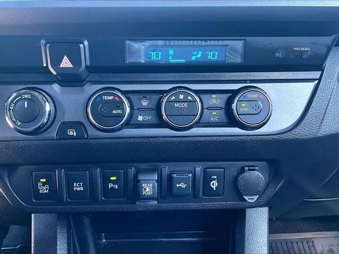 Used 2023 Toyota Tacoma TRD Off-Road w/ Technology Package AWD/4WD image 34